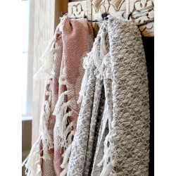 Aix pledd av overskuddsgarn 150x130 cm malva og krem