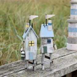 Strandhus med flagg 28x7x7 himmelblå og antikkhvit